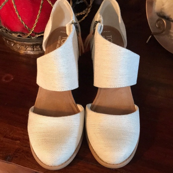 TOMS Cream Canvas Cross-Strap Block Heel Sandals - Picture 2 of 6